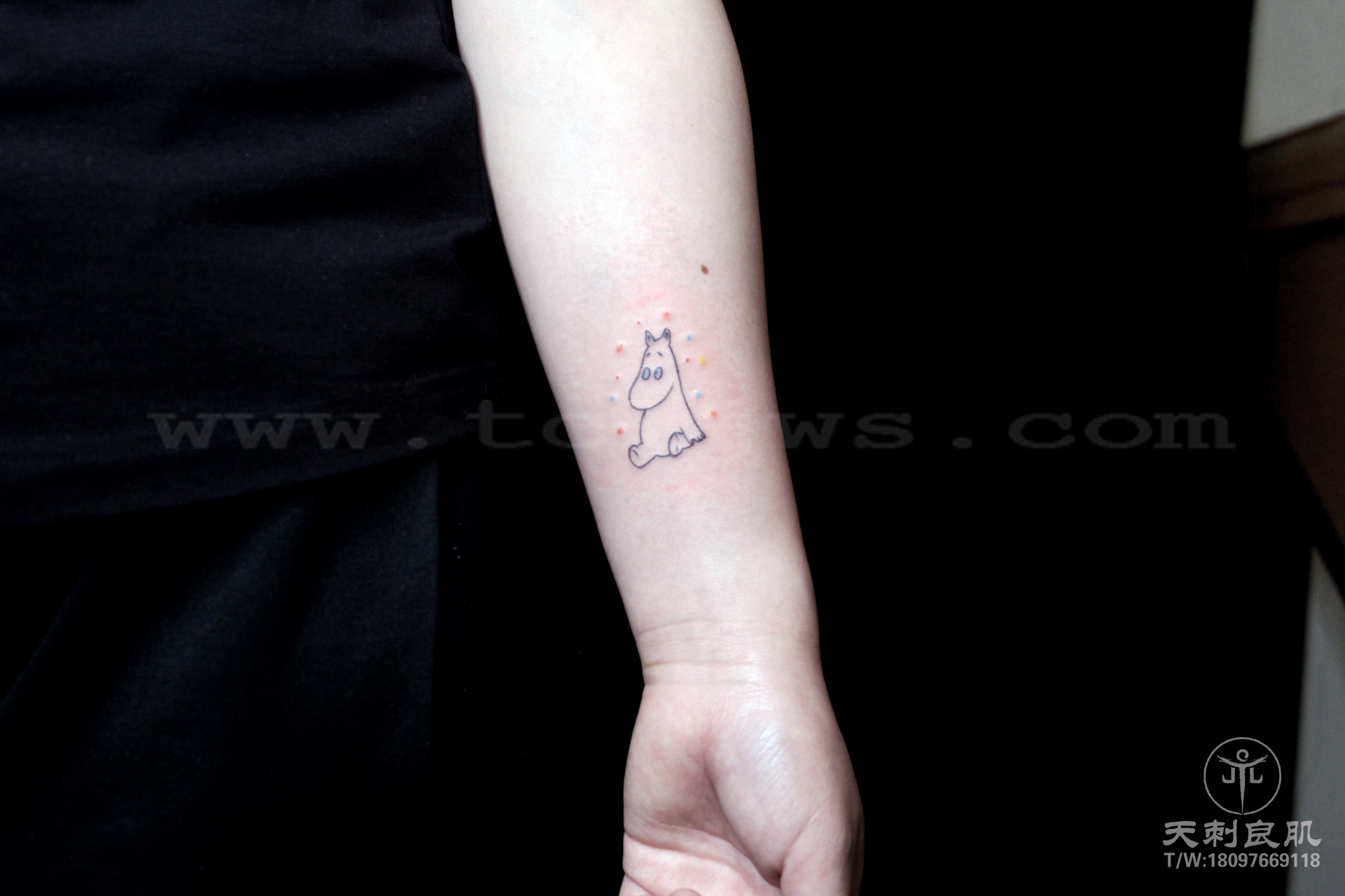 韩式简约线条纹身。可爱纹身