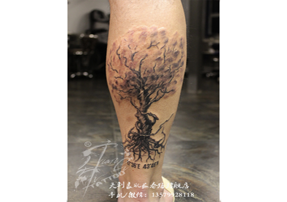 腿部纹身图片-树
