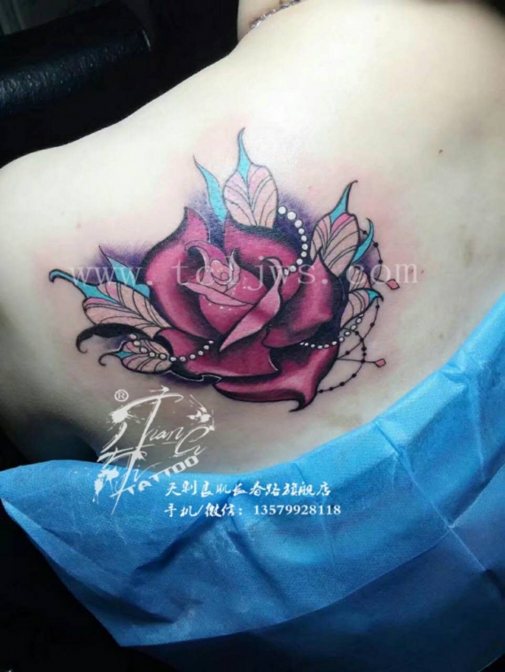 欧美彩色玫瑰花纹身图案