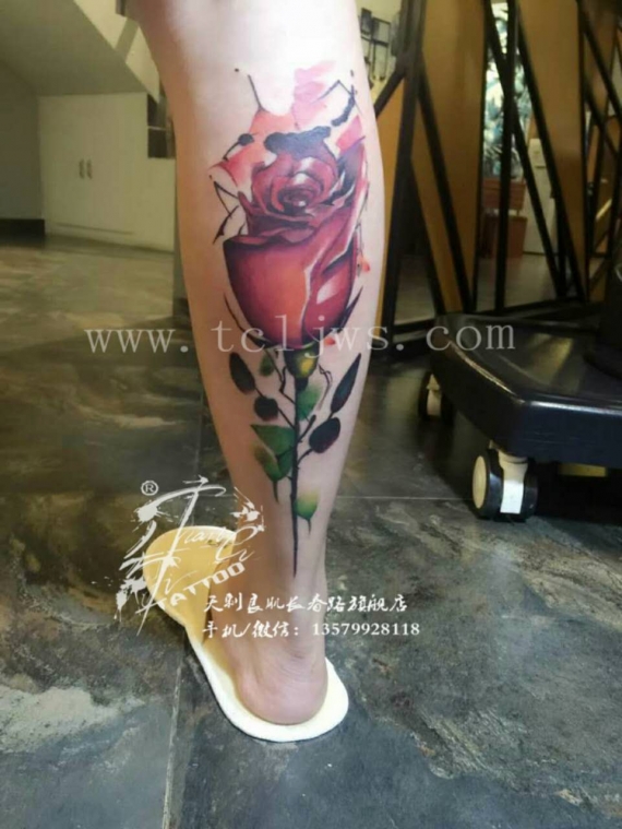水墨彩色玫瑰纹身图案