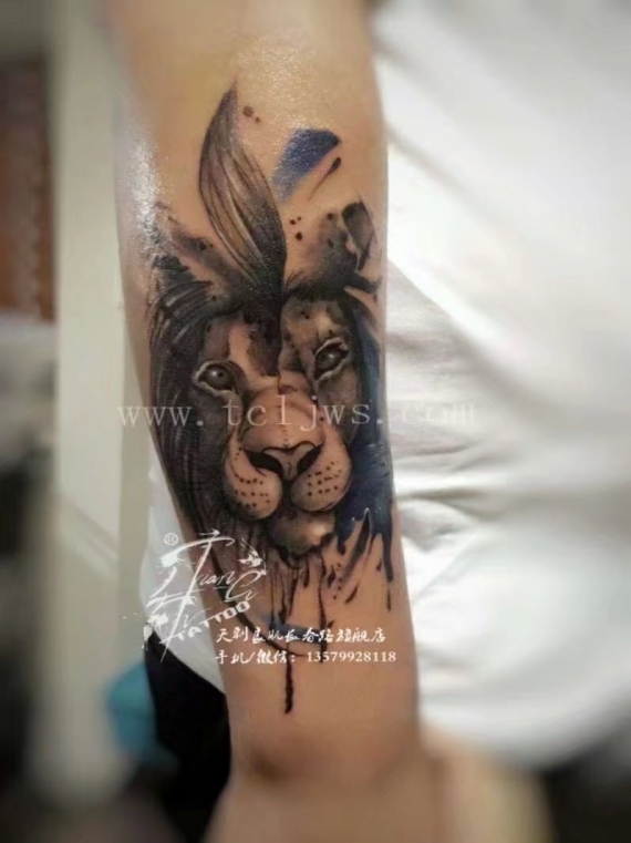 水墨狮子纹身图案