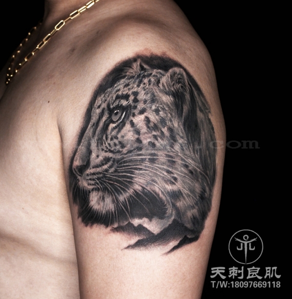 欧美写实豹子纹身