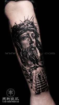 小臂欧美写实纹身耶稣