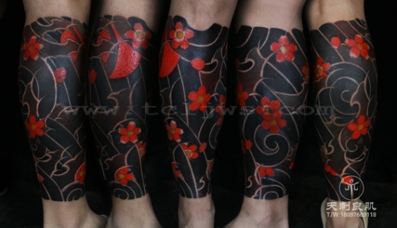 日式老传统樱花腿纹身