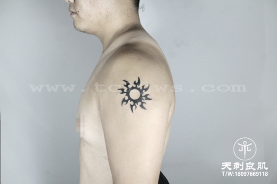 太阳图腾纹身
