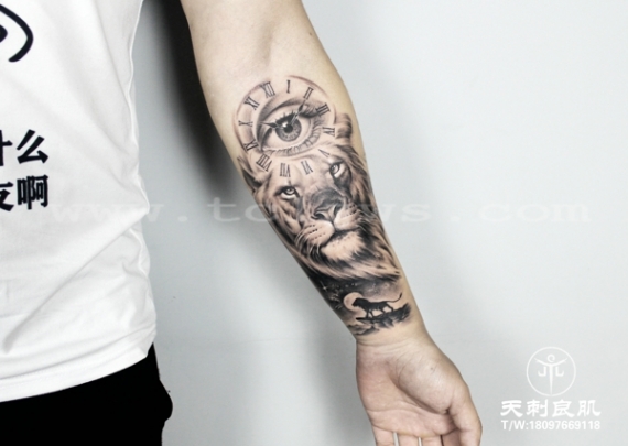 小臂内侧狮子纹身写实纹身